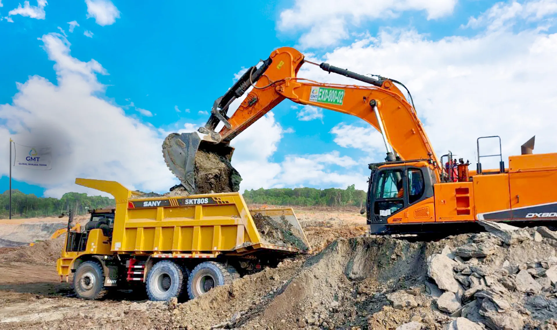 GMT excavator loading haul truck